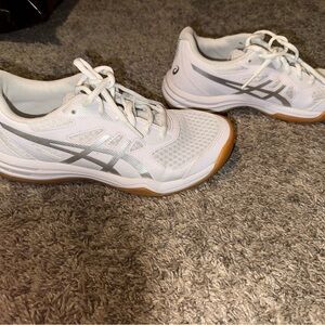 Under Armour White and Gray Athletic Shoes